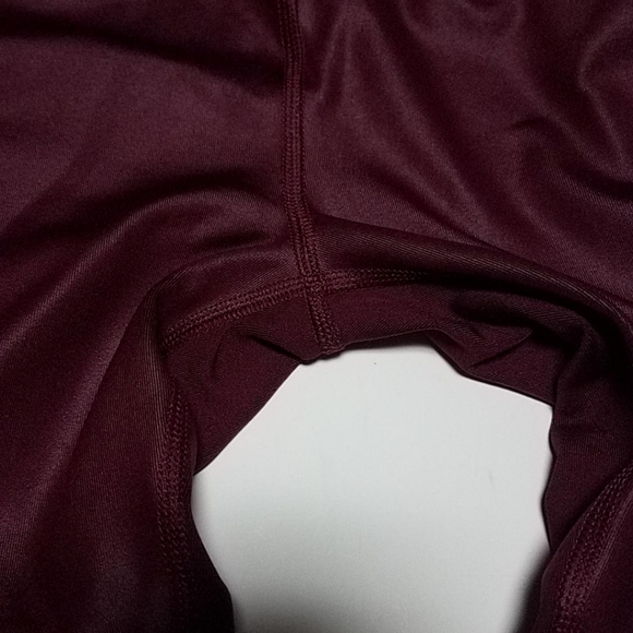 Her Universe Wonder Woman Capris NWOT - Picture 10 of 10